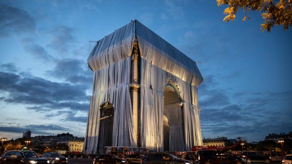 L'Arco di Trionfo impacchettato: omaggio a Christo