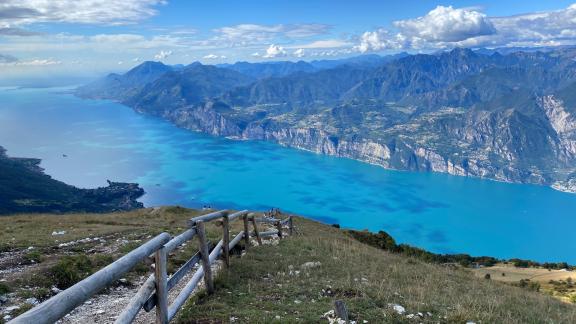 Oltre 1.000 bottiglie di spumante inabissate nel Lago di Garda