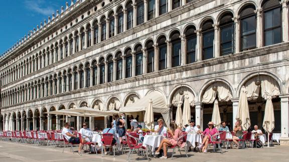 Bufera a Venezia sul menu cortesia
