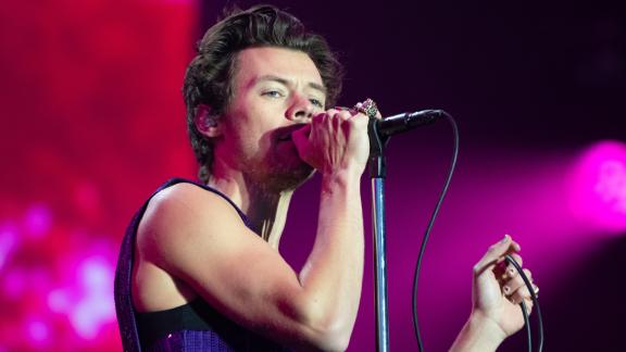Harry Styles: il suo commovente omaggio a Olivia Newton-John