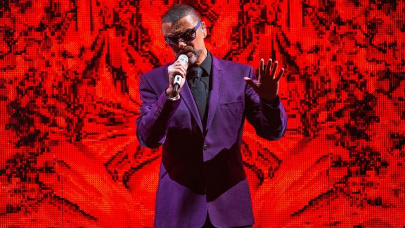 Freddie Mercury, la Regina Elisabetta, George Michael e Adele in un video ad alto tasso emotivo