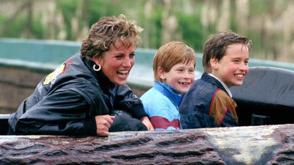 Lady Diana e i piccoli William e Harry: il video di cui tutti parlano