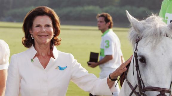 Un gioiello reale speciale: la spilla tucano della Regina Silvia di Svezia 