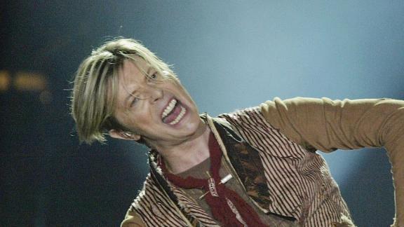 Quando la mamma di David Bowie disse al figlio di cantare un duetto di Natale con Bing Crosby