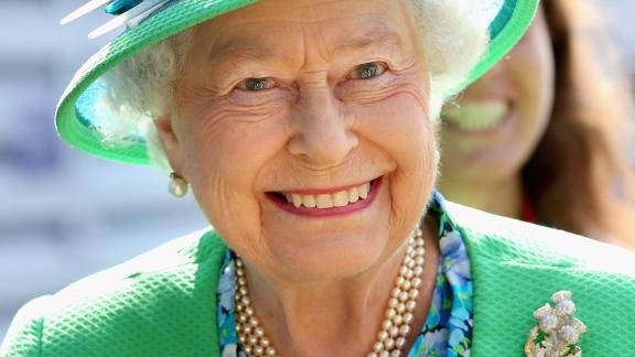 La Regina Elisabetta deve dire addio al drink serale: ecco perché