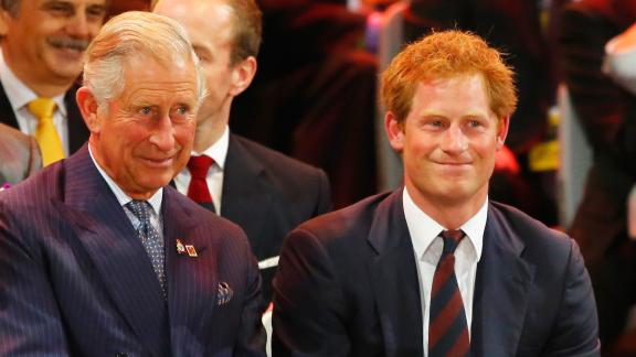 Il Principe Carlo vuole riconciliarsi con Harry e riunire la famiglia