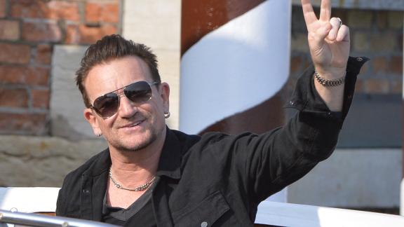Bono Vox canta per i clochard di Dublino
