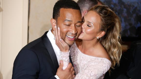 John Legend commuove nel profondo ai Billboard Music Award: il video