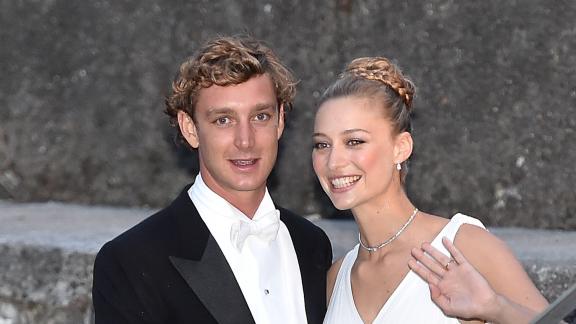 Beatrice Borromeo e Pierre Casiraghi danno il via all'estate con una romantica foto