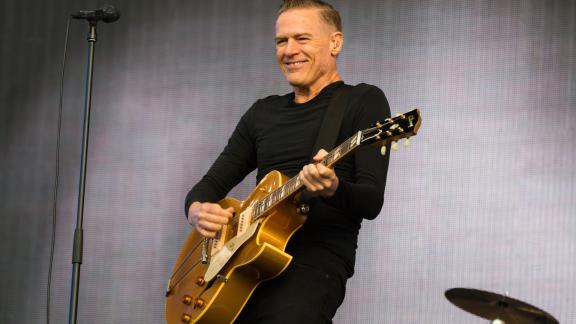 Bryan Adams in azione per la salvezza degli oceani