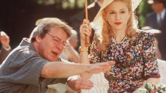 Addio Alan Parker, regista di grandi film come Evita e Fame