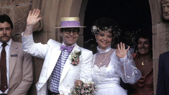 Elton John e la ex moglie si sono rappacificati, evitando una battaglia legale