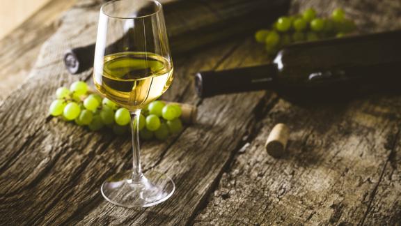 Sorpresa: il vino più costoso del mondo non è italiano né francese. E si beve... col cucchiaino!