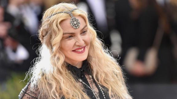 Madonna saluta la Puglia a bordo di un treno storico: "Ciao Italia"