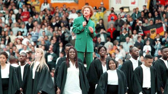 Europei di calcio: il regalo dei Simply Red
