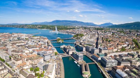 Istituito a Ginevra il salario minimo garantito più alto del mondo: 3600 euro al mese