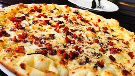 Altro che Briatore: ecco la pizza cosparsa d'oro che costa quasi 100 euro