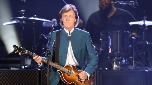 Paul McCartney rivela il suo segreto per vederci bene senza occhiali