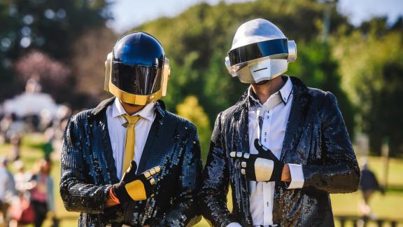 Daft Punk, è addio: il celebre duo si scioglie. Con un video