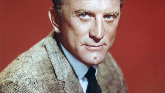 Kirk Douglas:  tutto il suo  patrimonio va in beneficenza