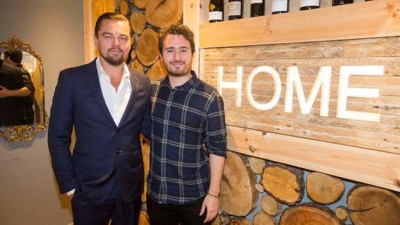 DiCaprio è strano, Gyllenhaal terribile: ecco le celebrità al ristorante