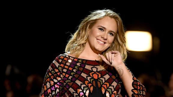 Adele festeggia il compleanno con un nuovo amore