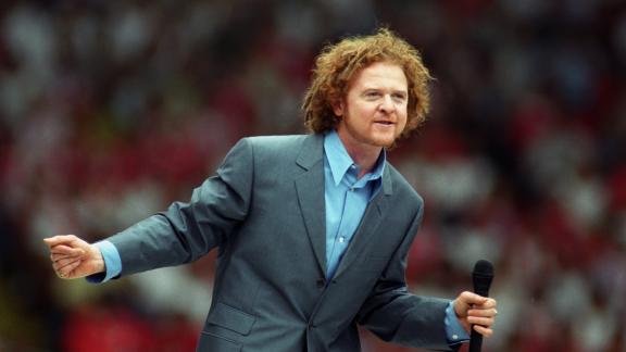 Europei 2021: Mick Hucknall  rivela le emozioni di quando si esibì nel '96