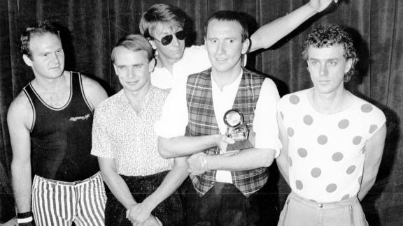 13 novembre: Men At Work primi in classifica con l'album Business As Usual 
