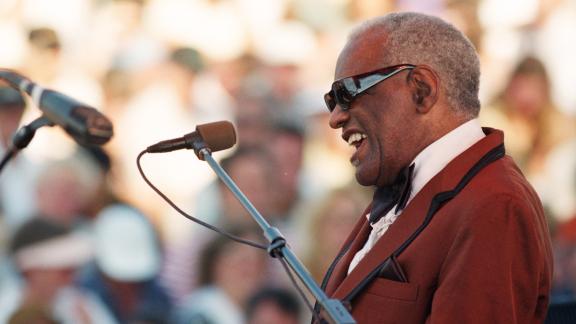 Il 23 settembre 1930 nasceva Ray Charles: ecco 5 canzoni che lo hanno consegnato alla storia della musica
