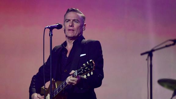 Se Bryan Adams  racconta una bellissima storia. Per musica e immagini