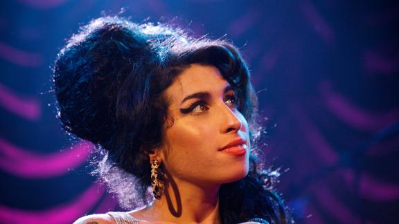23 ottobre: esce  Rehab di Amy Winehouse 