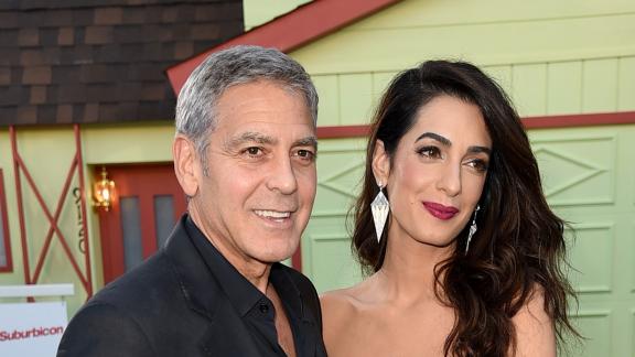 George Clooney: adesso a Laglio gli hanno dedicato anche una statua