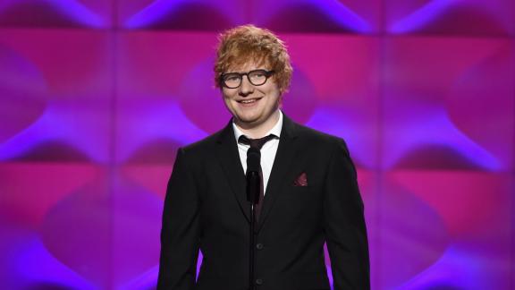 Ed Sheeran pittore a fin di bene
