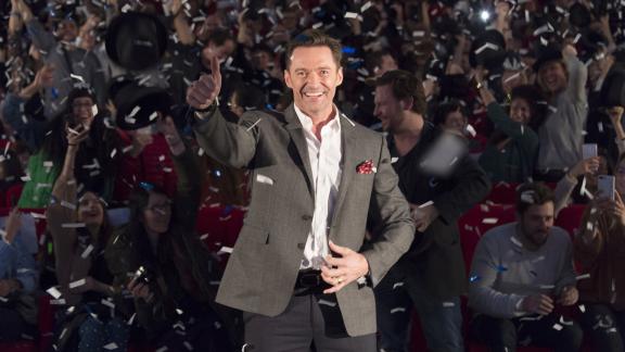 Hugh Jackman irresistibile mentre canta New York New York