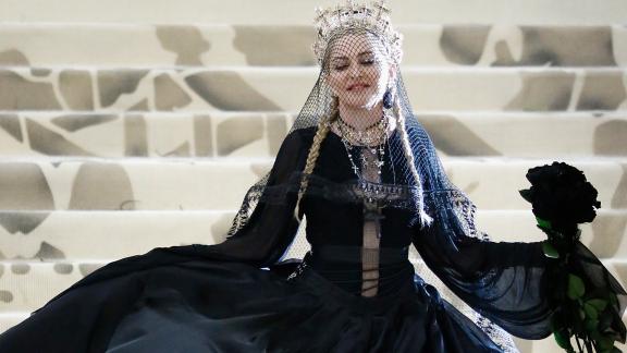 Madonna dedica il suo primo tatuaggio alla famiglia