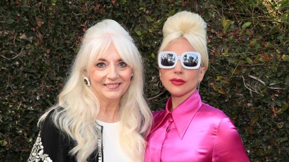 Lady Gaga e la madre sono davvero due gocce d'acqua