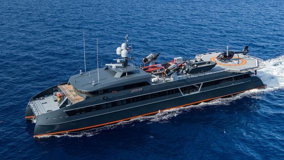 "Hodor" è lo yacht di servizio super lusso che può trasportare anche un sottomarino
