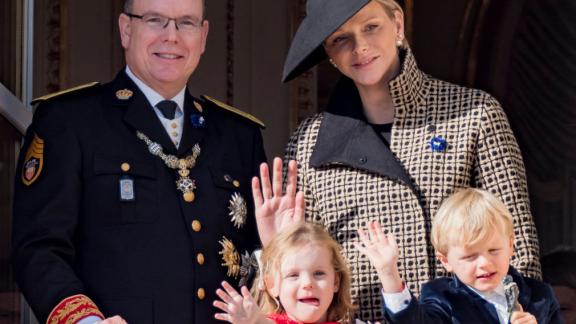 I gemellini Jacques e Gabriella di Monaco rubano la scena a mamma e papà... e sono bellissimi