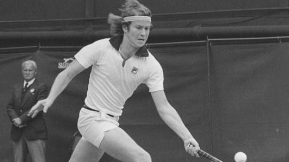 Il grande John McEnroe legge le regole del tennis per aiutare gli insonni ad addormentarsi