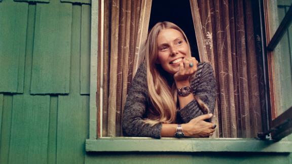 Joni Mitchell festeggia i 50 anni di Blue