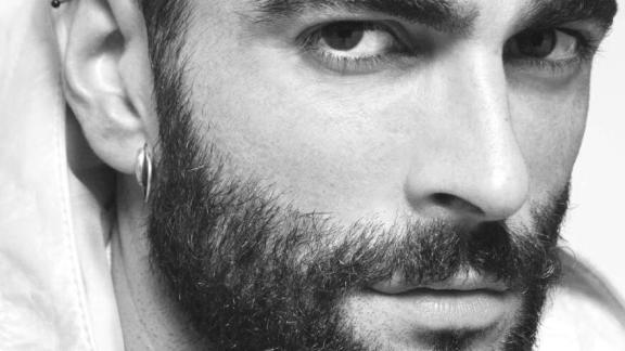 Marco Mengoni canta Quando di Pino Daniele per l'iniziativa I Love My Radio