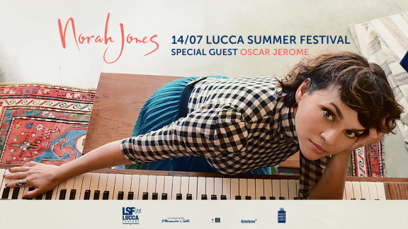 Norah Jones in concerto al Lucca Summer Festival
