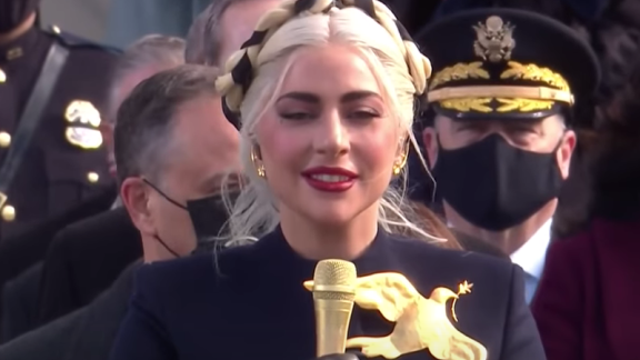 Lady GaGa e il suo inno nazionale da brividi