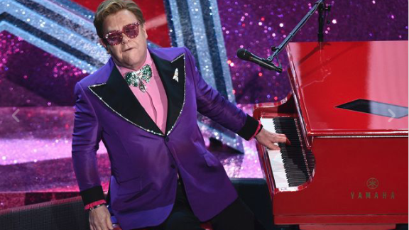 Elton John vende il suo pianoforte per 915mila dollari