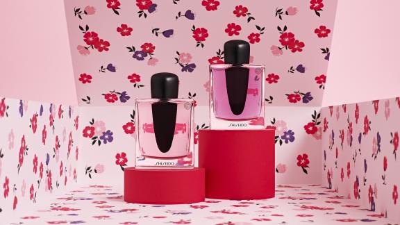 Regala Shiseido! Se tocchi la pelle, tocchi il cuore. 