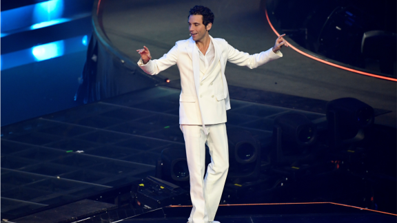 Mika fa sprigionare  tutta l'energia positiva della musica: il video