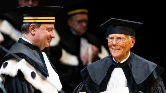 Giorgio Armani e quelle bellissime parole: il lavoro porta lontano