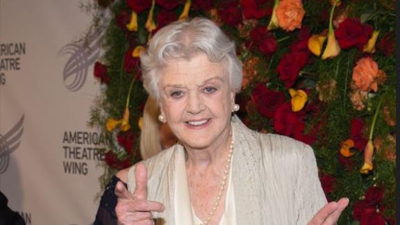 Angela Lansbury: a sorpresa arriva il suo ultimo film. Con Hugh Grant