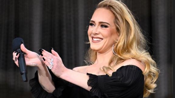 Adele si è sposata. Lo pensano i fan