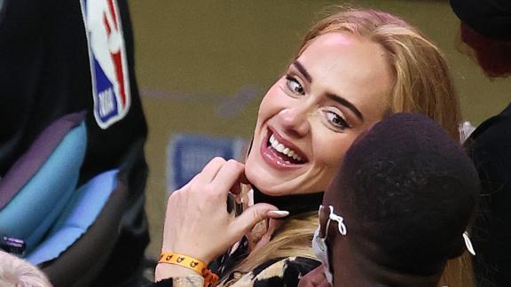 Adele balla scatenata con il fidanzato al matrimonio di Anthony Davis